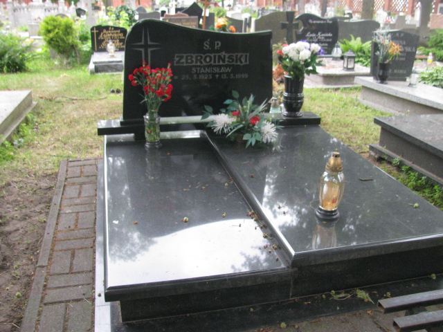 Grób Stanisław Zbroiński